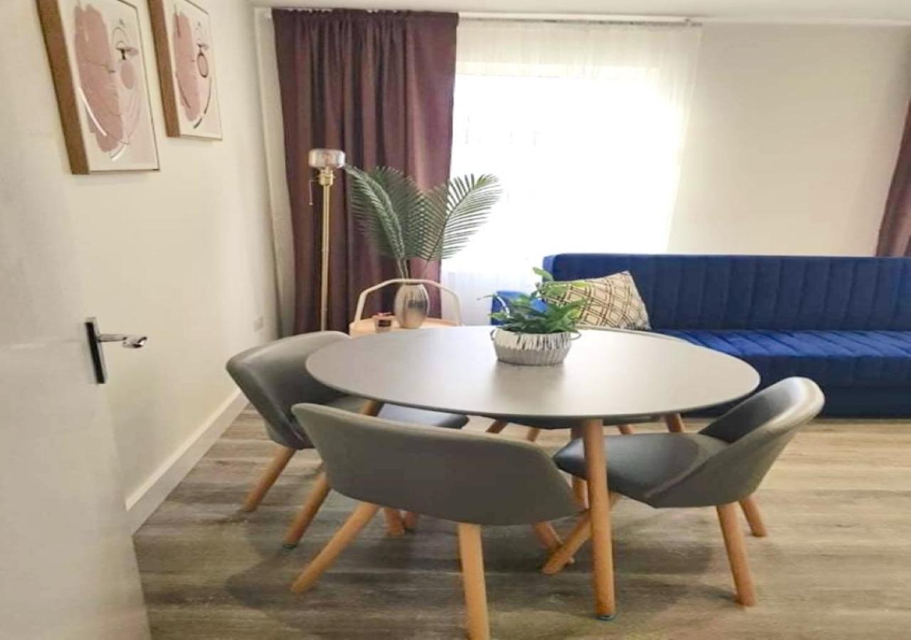 2 Bedroom Serviced Apartment # Londres Extérieur photo