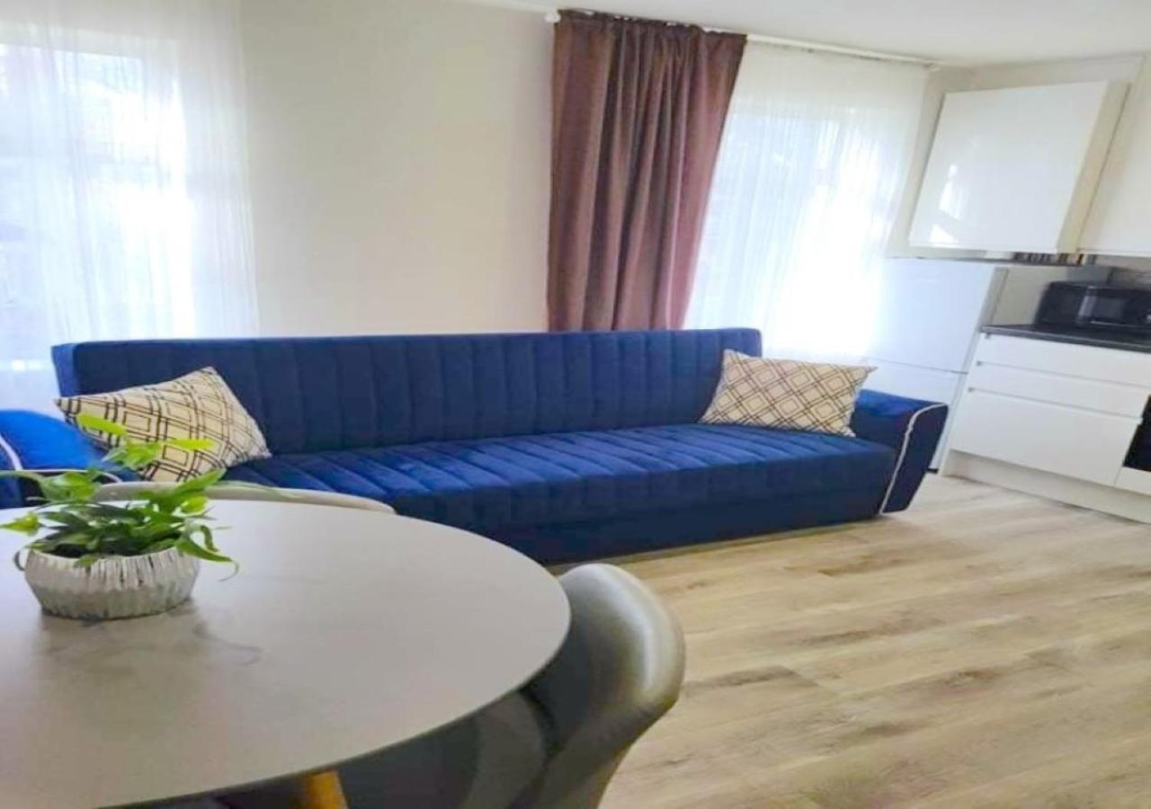 2 Bedroom Serviced Apartment # Londres Extérieur photo