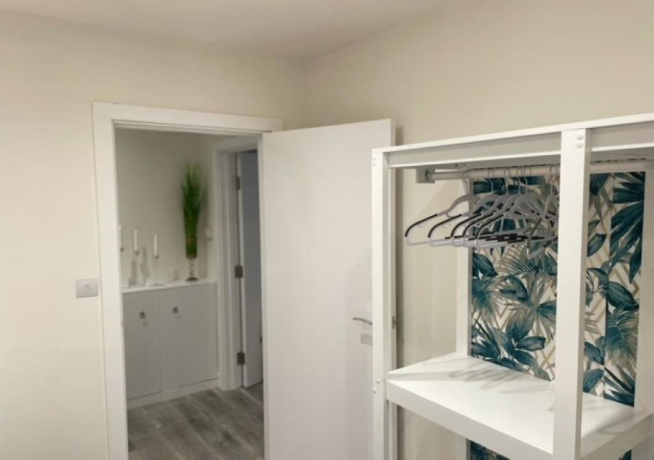 2 Bedroom Serviced Apartment # Londres Extérieur photo