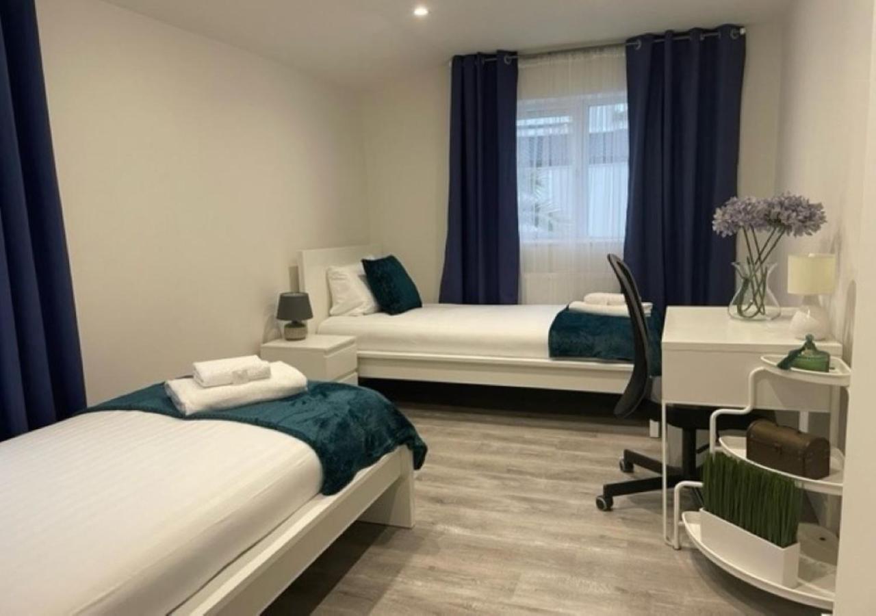 2 Bedroom Serviced Apartment # Londres Extérieur photo